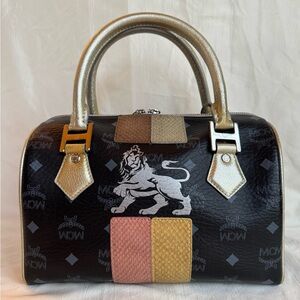 💯Guaranteed Authentic MCM Black and Gold Satchel with Lion 🥀FIRM PRICE🥀